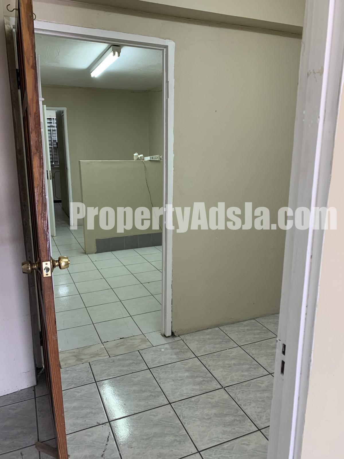 Commercial building For Rent in Molynes, Kingston / St. Andrew, Jamaica