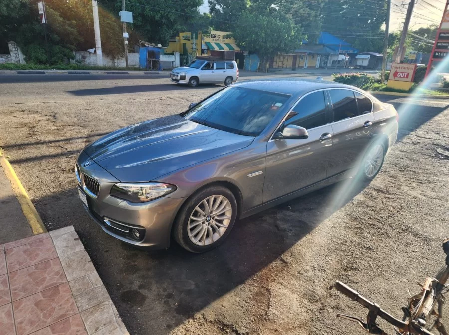 BMW 523I