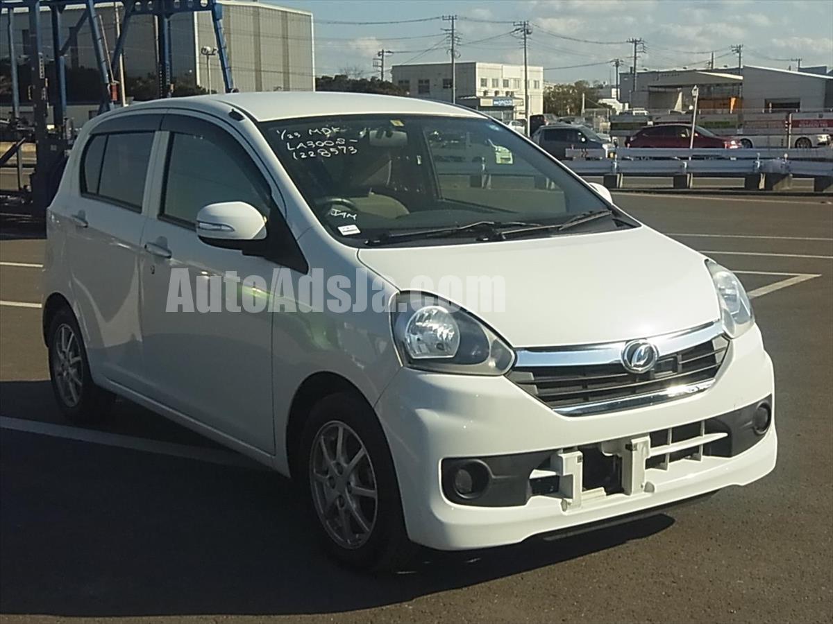 2015 Daihatsu Mira ES