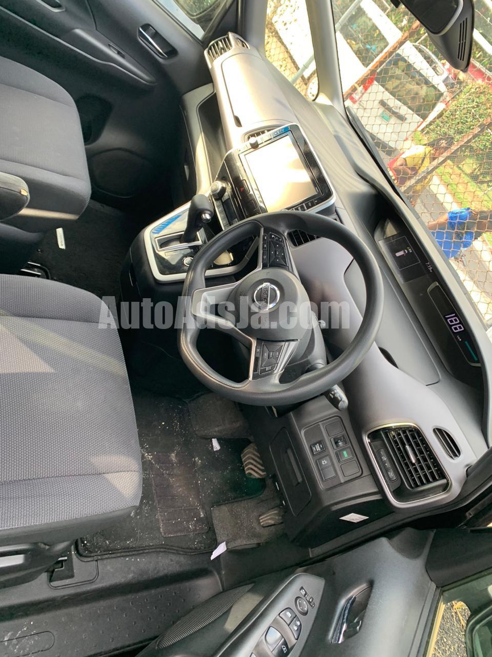2016 Nissan Serena