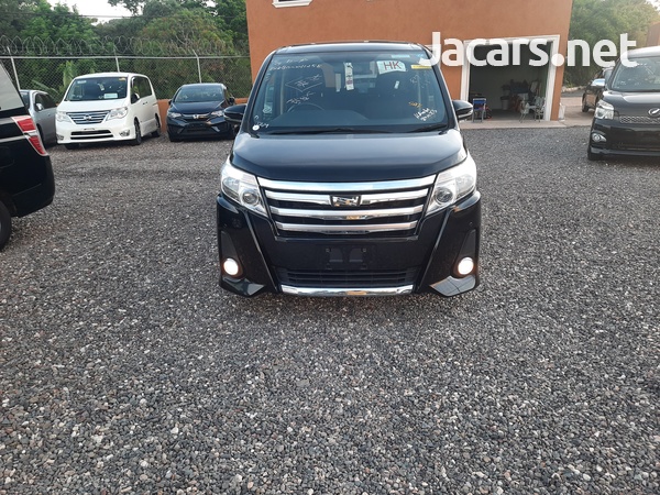 Toyota Noah 2,0L 2014