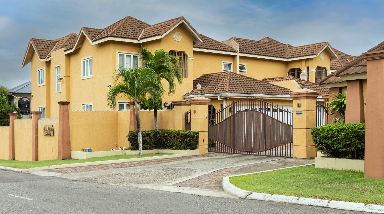 Apartment for Rent   Kingston 8