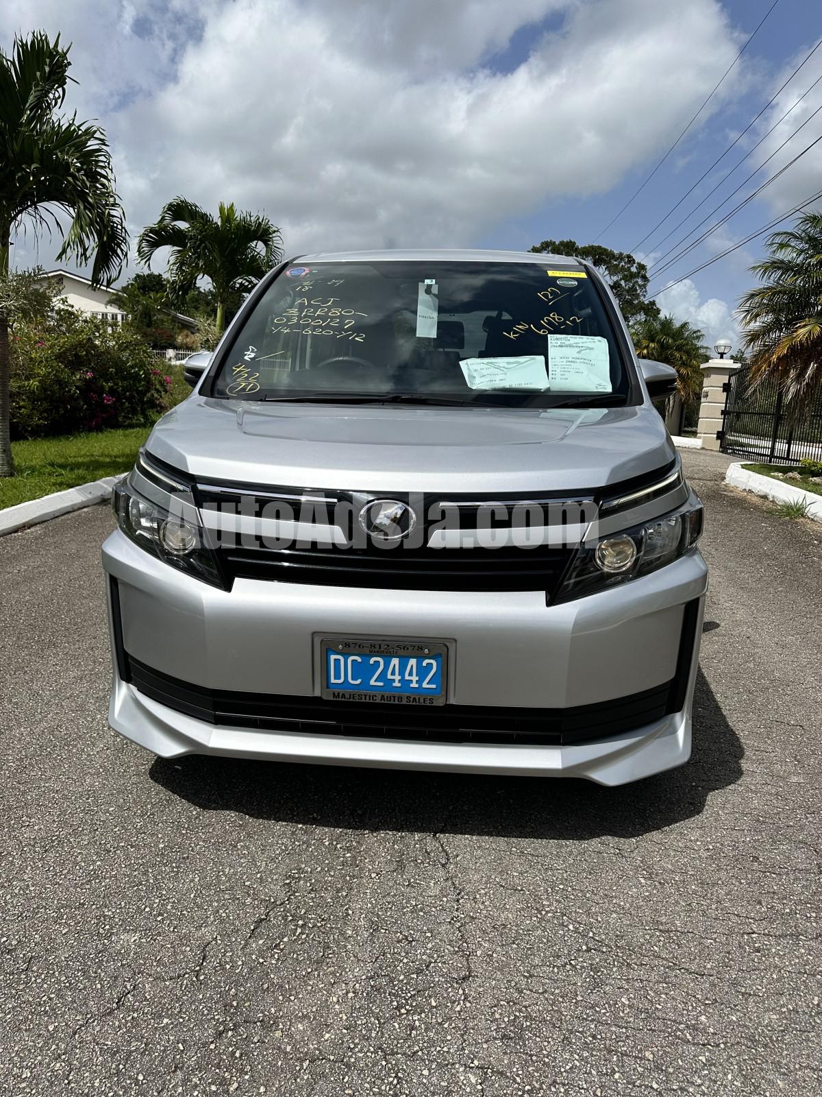2017 Toyota Voxy