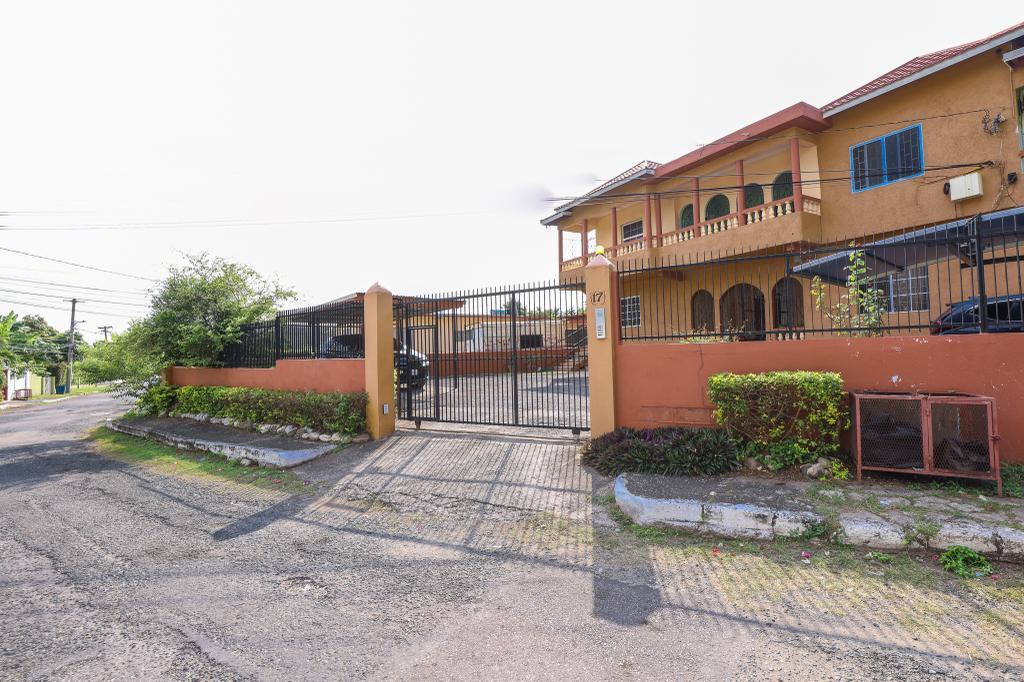 Apartment for Rent   Kingston 8