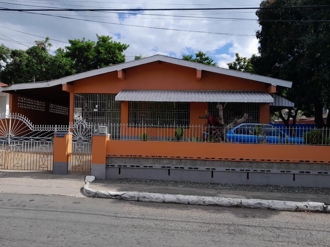 House for Sale   Kingston 8