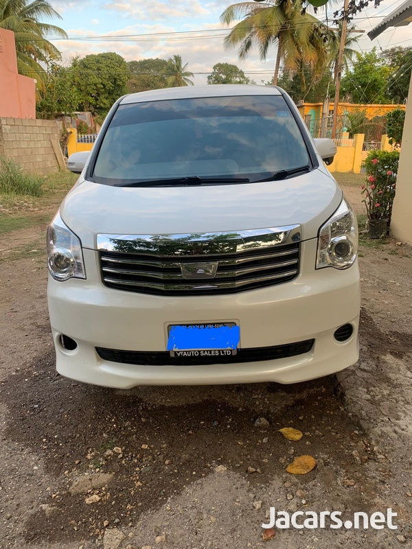 Toyota Noah 1,2L 2012