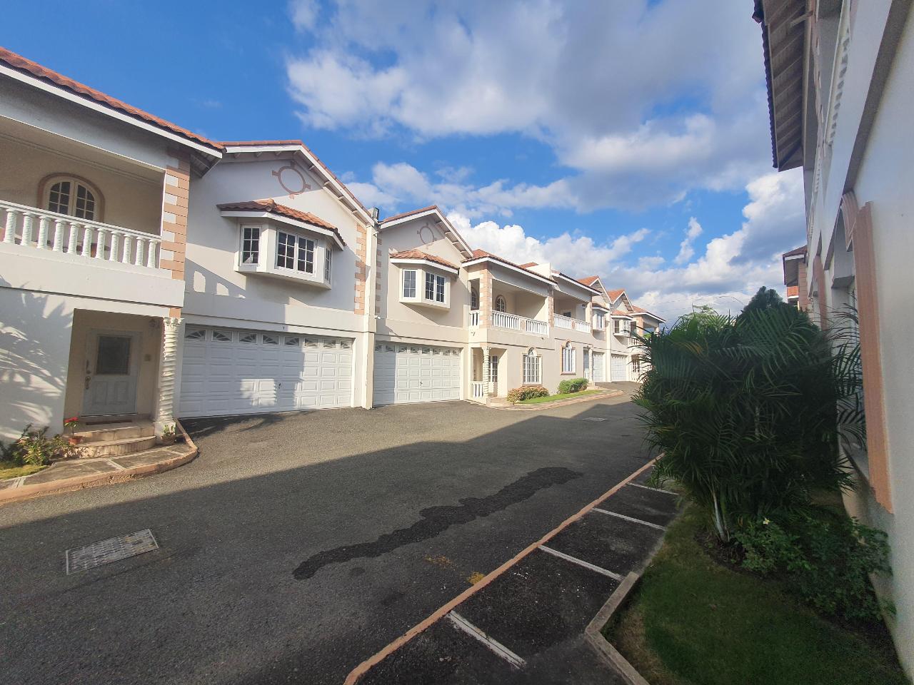 Townhouse for Sale   Kingston 10