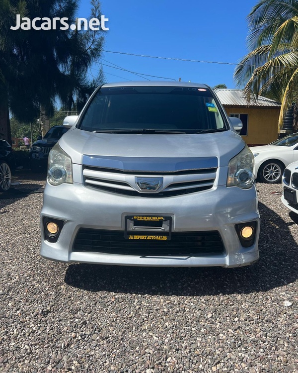 Toyota Noah 2,0L 2010