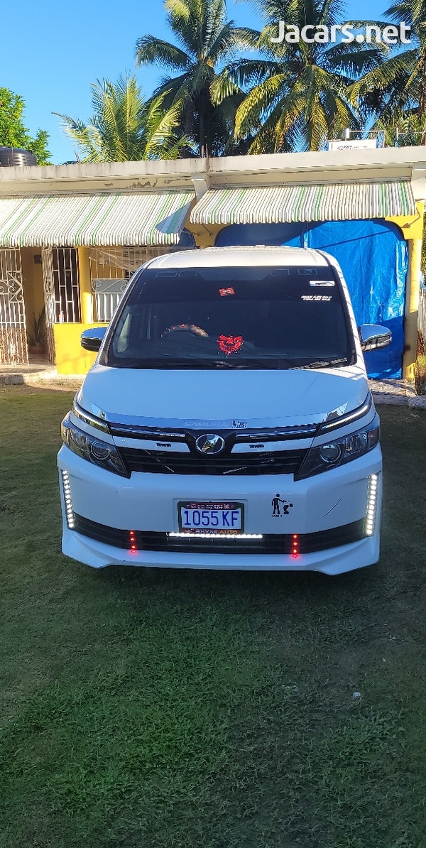Toyota Voxy 1,9L 2015