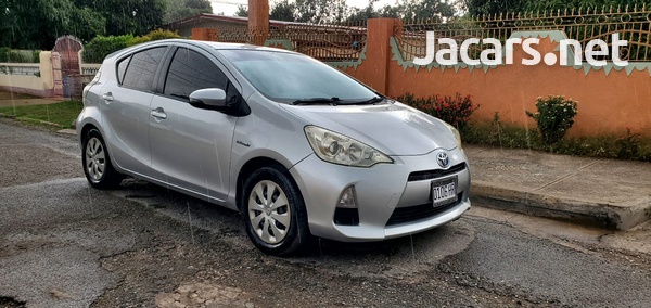 Toyota Aqua 1,5L 2012