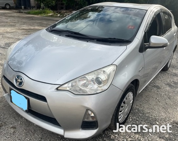 Toyota Aqua 1,5L 2013