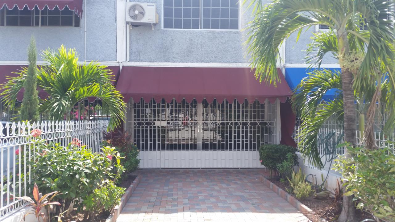 Townhouse for Rent   Kingston 8