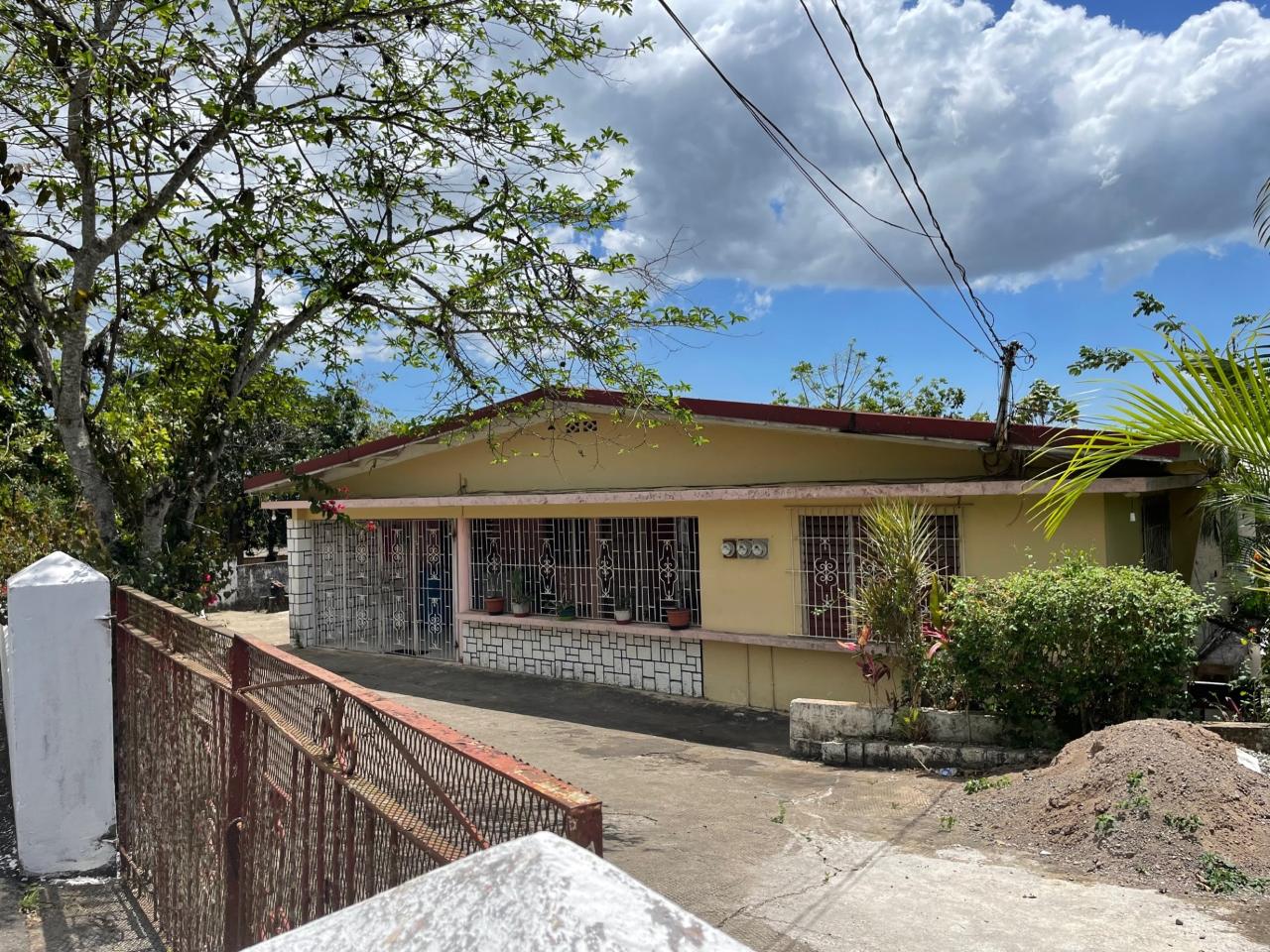 House for Sale   Kingston 9