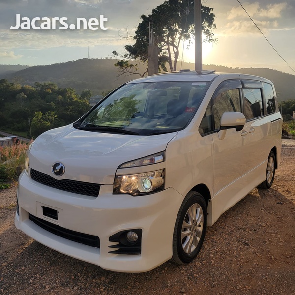 Toyota Voxy 2,0L 2013