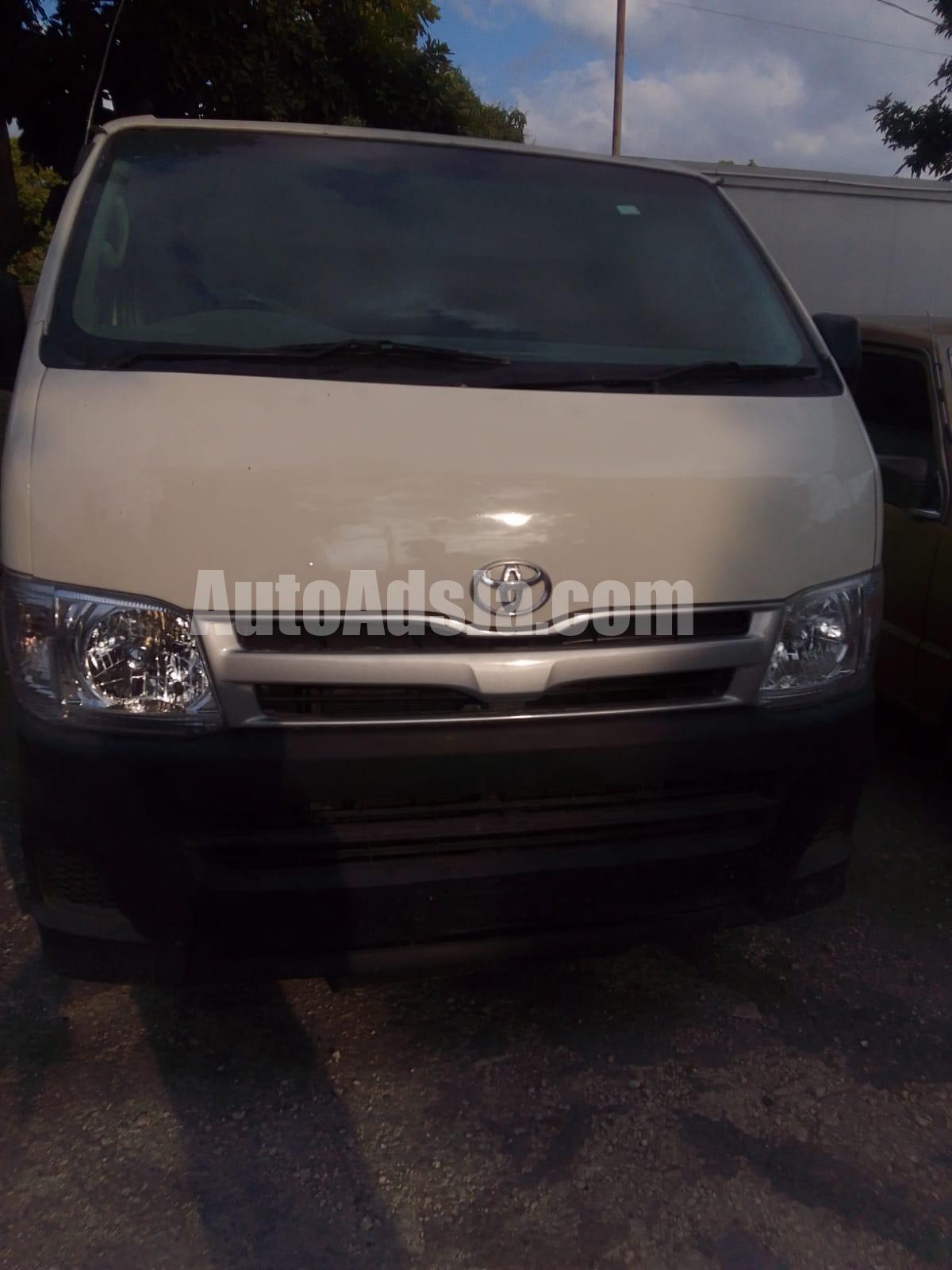 2012 Toyota Hiace bus panel