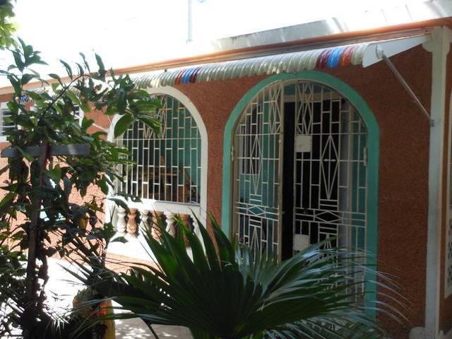 House for Sale   Kingston 13