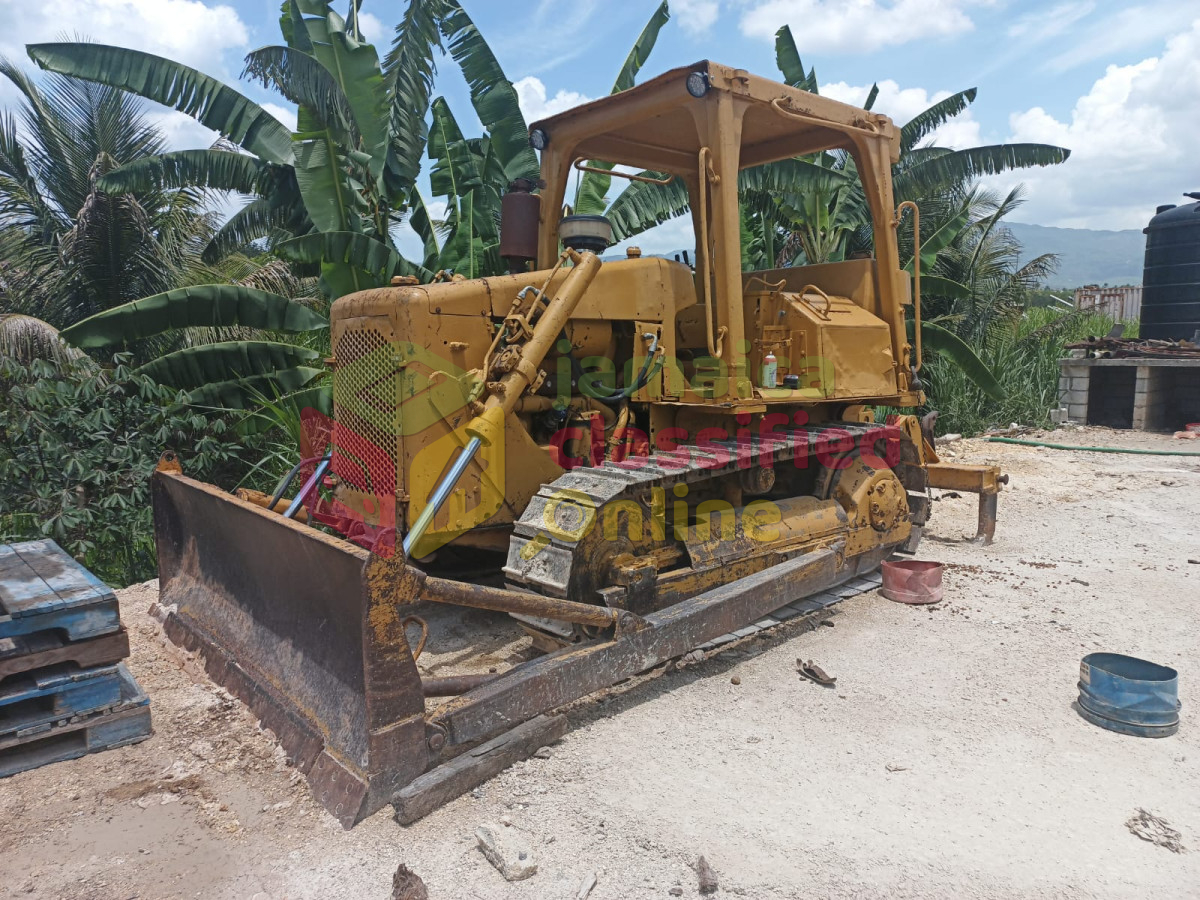 For Sale: D4 Crawler Bulldozer For Sale