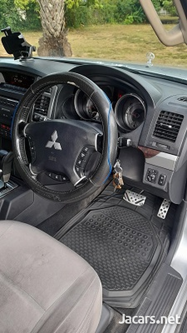 Mitsubishi Pajero 3,0L 2015