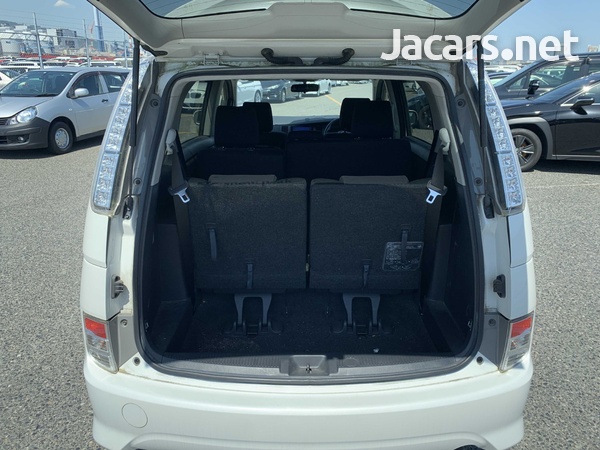 Toyota Isis 2,0L 2012
