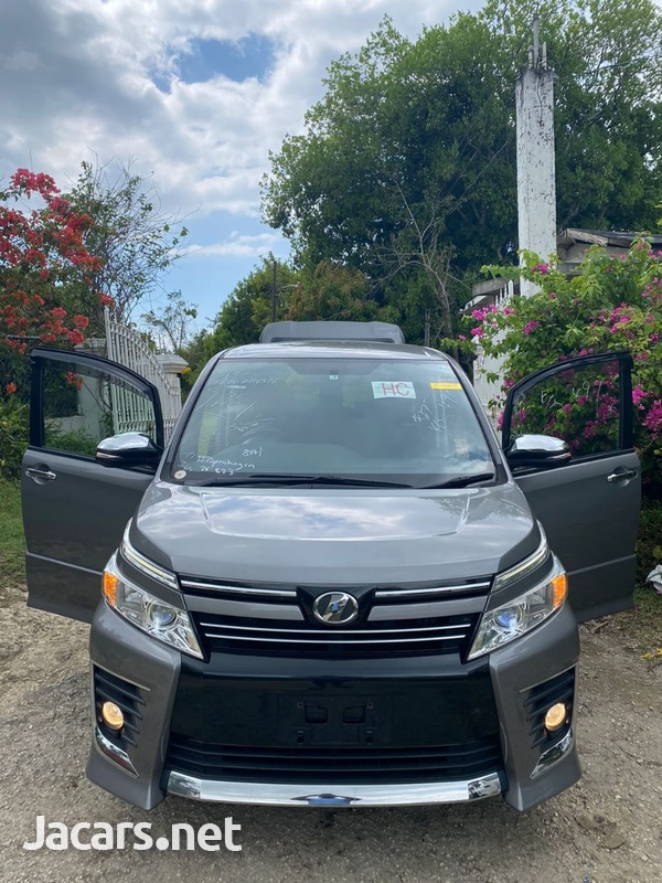 Toyota Voxy 2,0L 2015