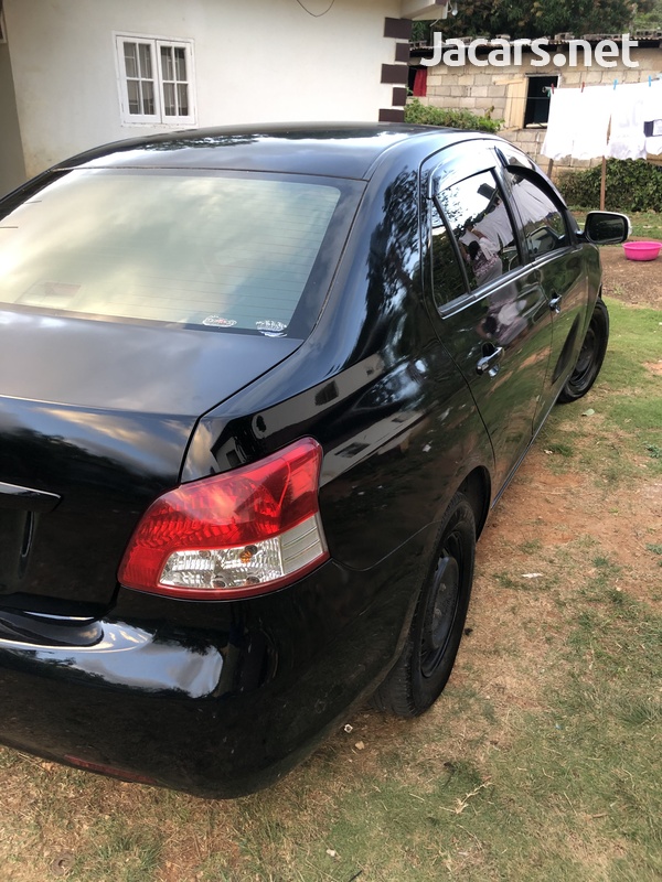 Toyota Belta 1,0L 2012