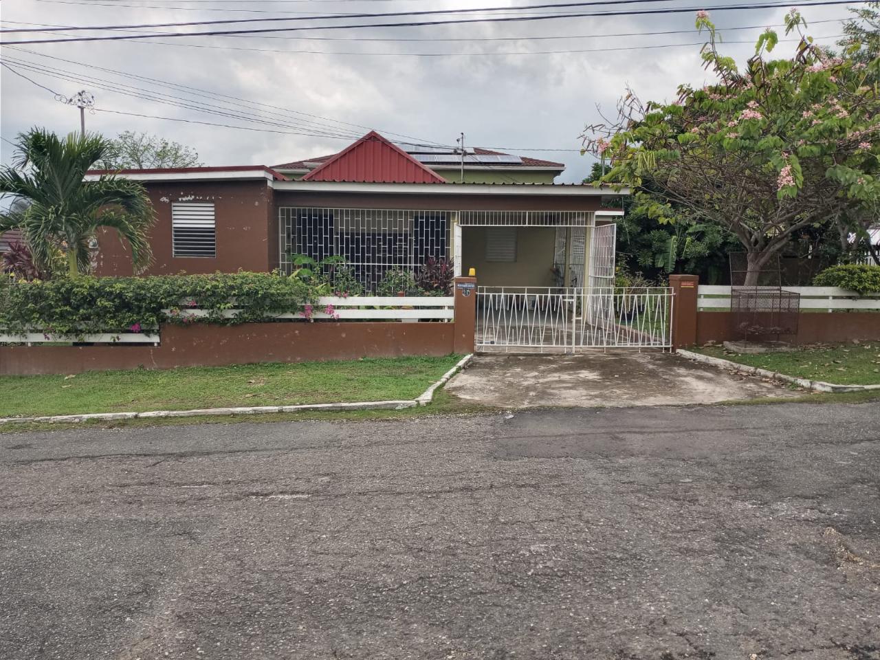 House for Sale   Kingston 8