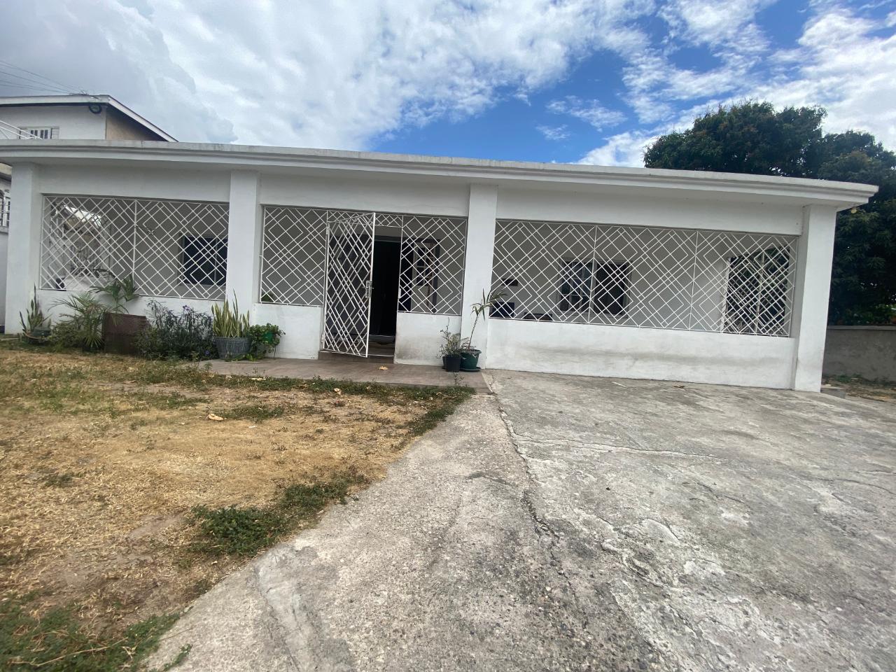 House for Sale   Kingston 10