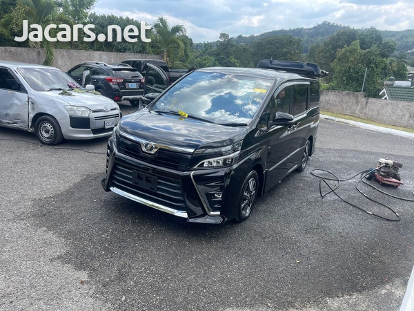 Toyota Voxy 2,0L 2017