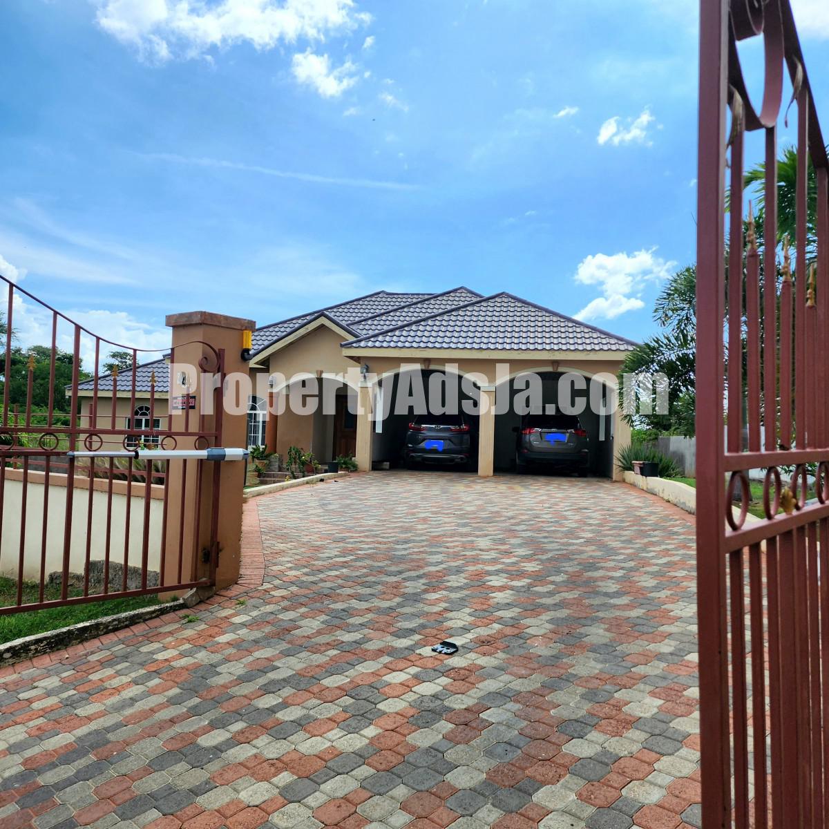 3 bed House For Sale in St Jago Heights, St. Catherine, Jamaica