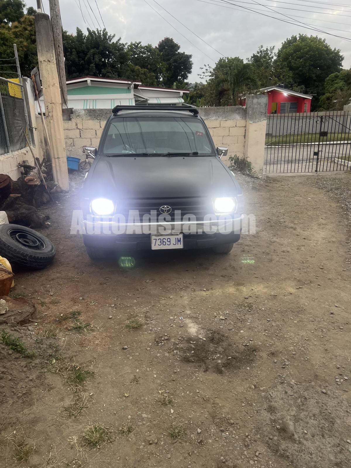 2002 Toyota Hilux