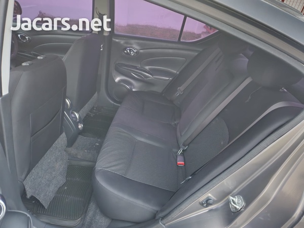Nissan Versa 1,5L 2013
