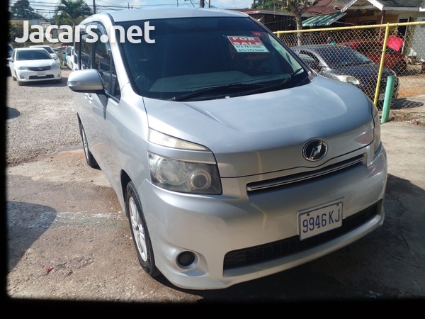 Toyota Voxy 2,0L 2010
