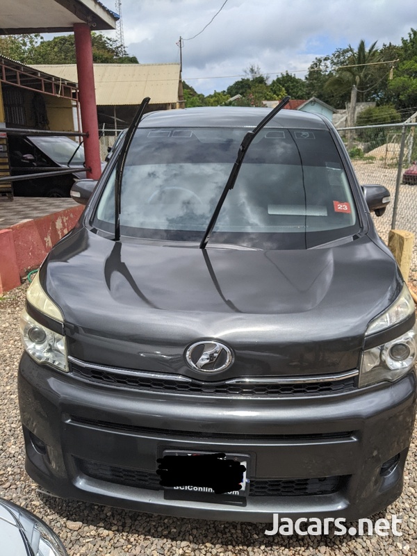 Toyota Voxy 1,9L 2011