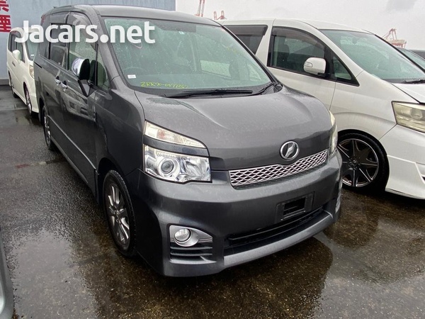 Toyota Voxy 2,0L 2013