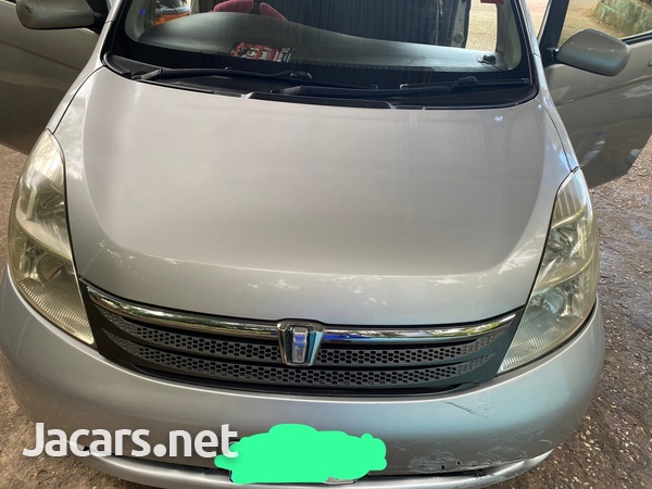 Toyota Isis 4,2L 2006