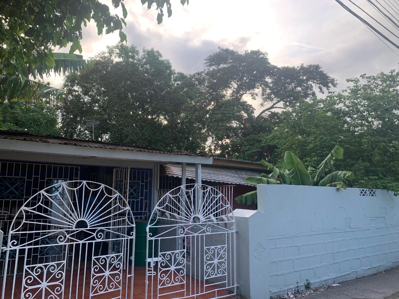 House for Sale   Kingston 20