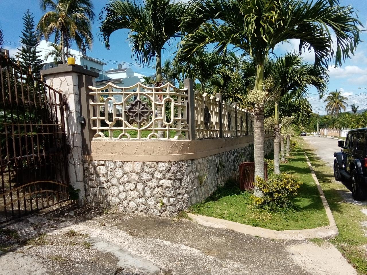 House for Private   Mandeville