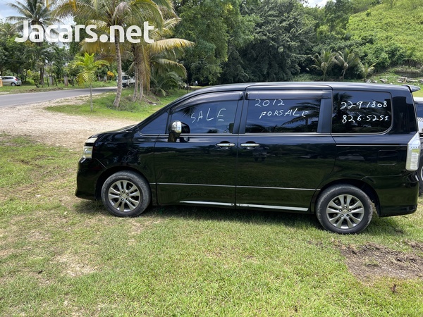 Toyota Voxy 2,0L 2012