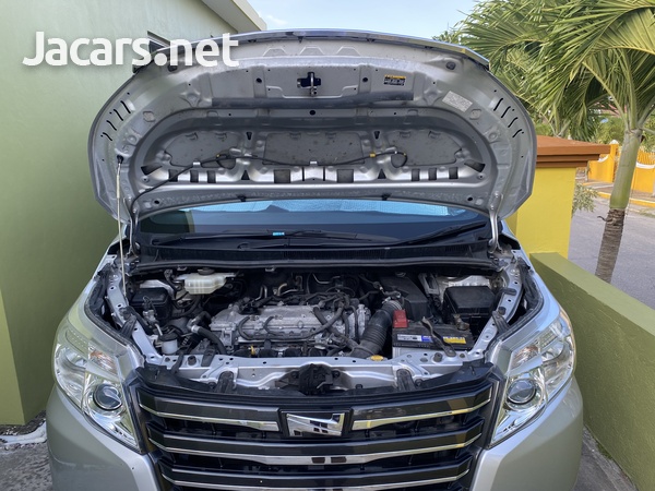 Toyota Noah 2,0L 2015