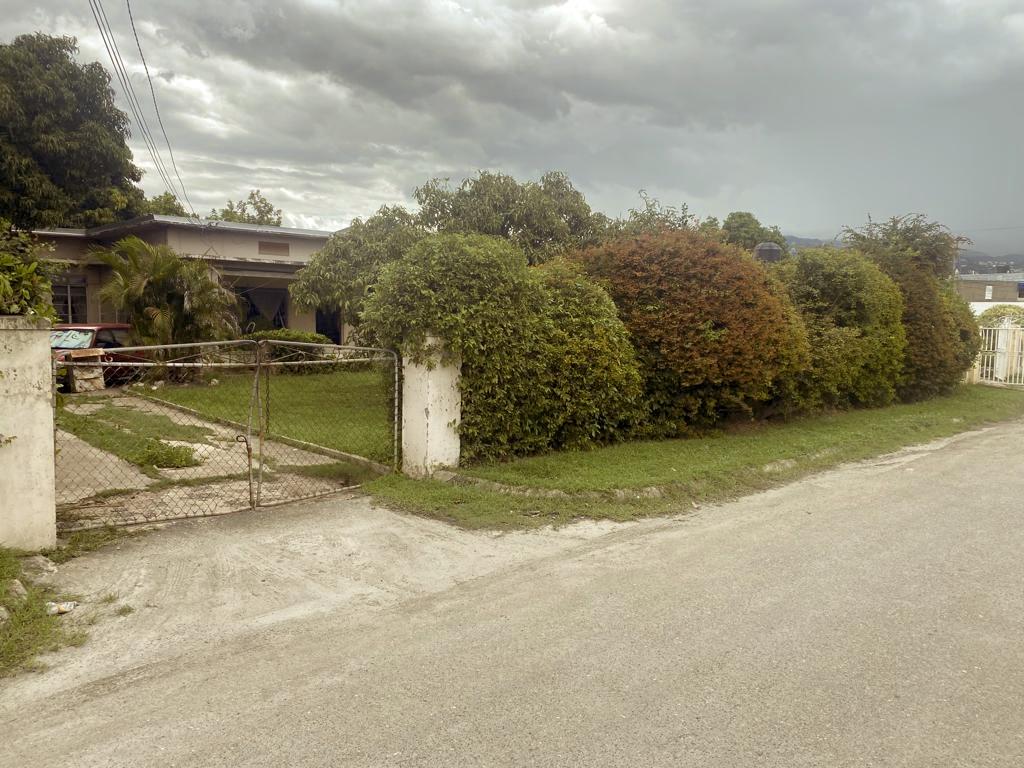 House for Sale   Kingston 10