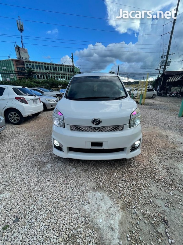 Toyota Voxy 2,0L 2012