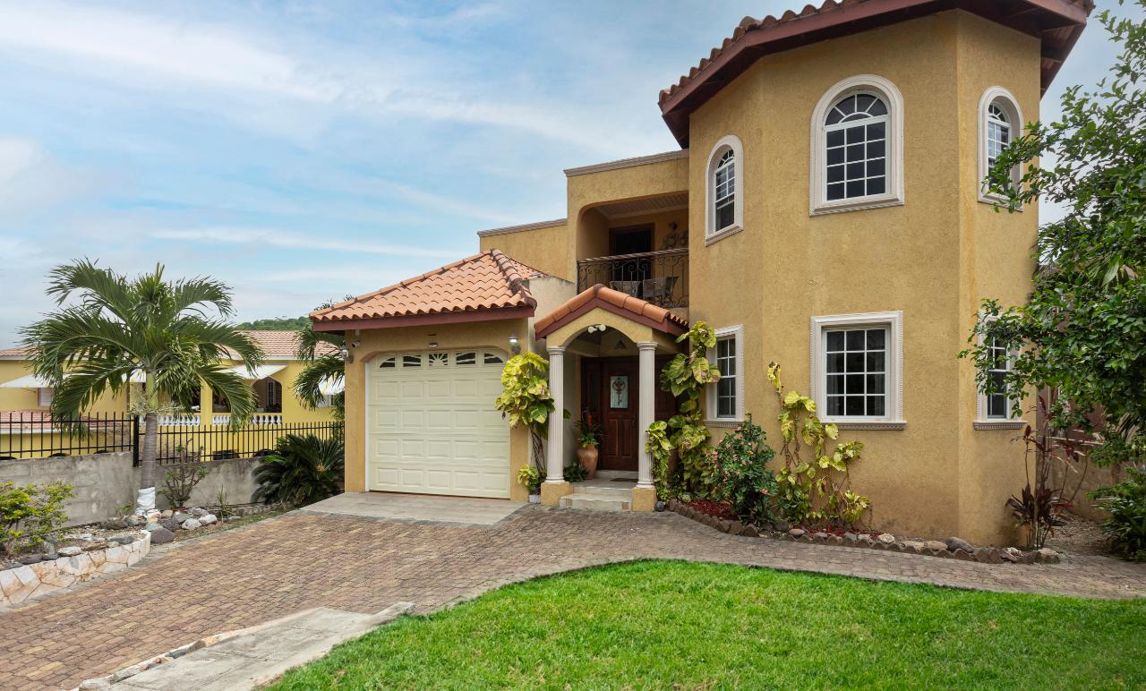 House for Sale   Kingston 6