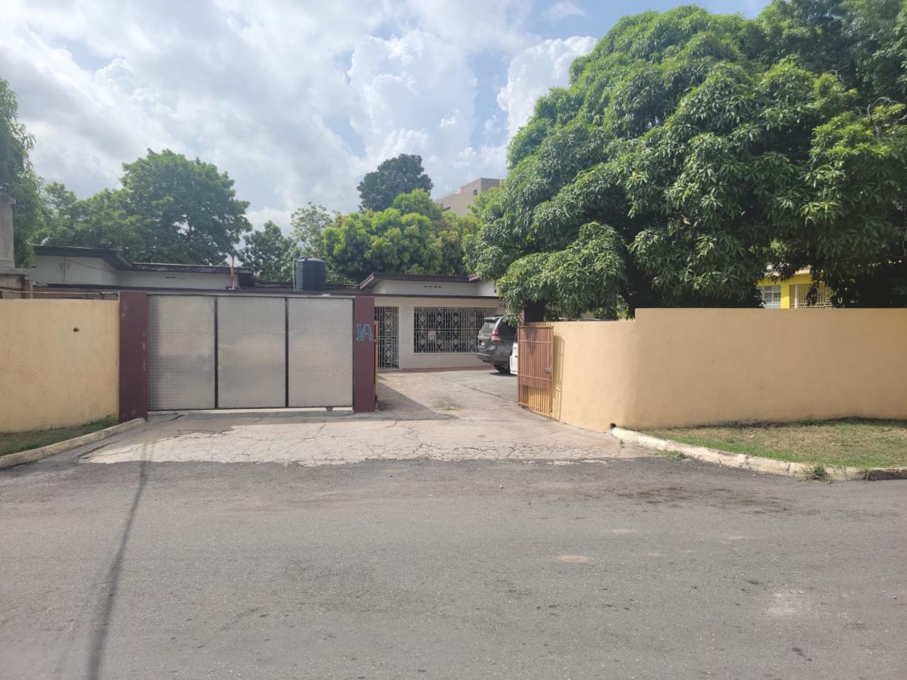 House for Sale   CONSTANT SPRING