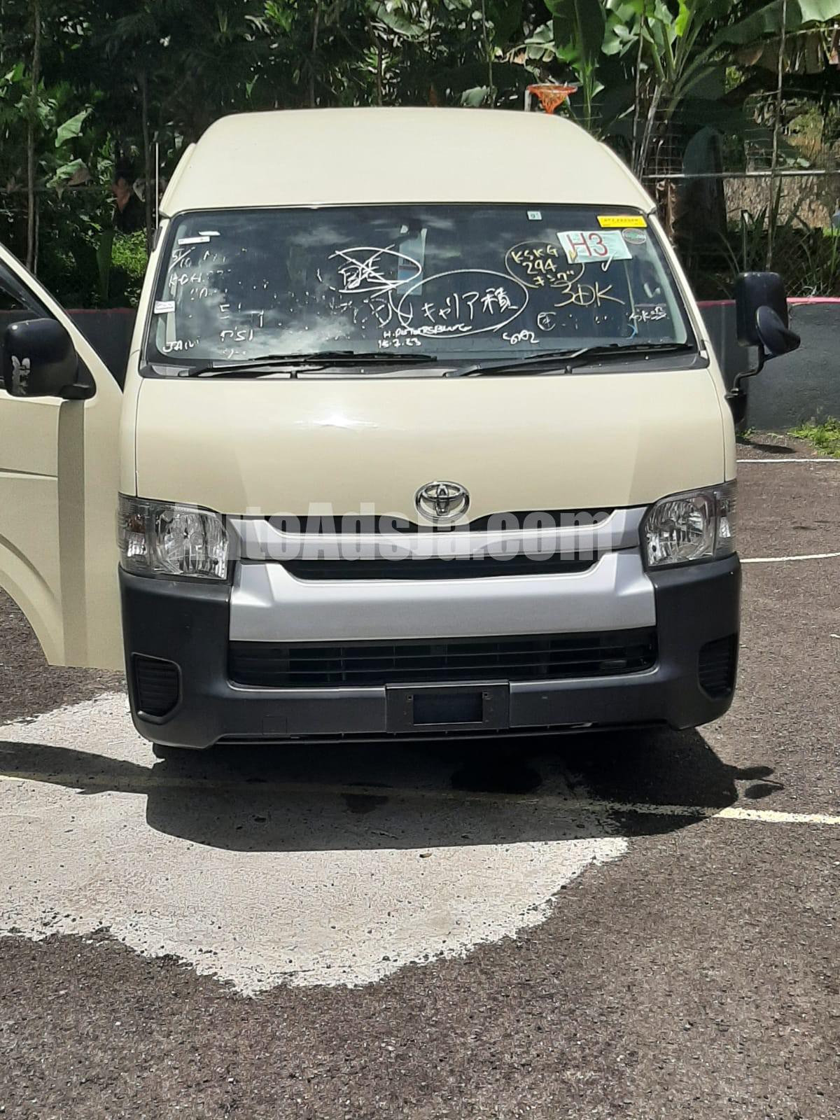 2015 Toyota hiace