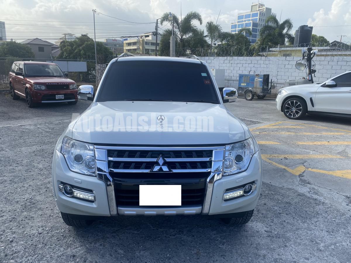 2016 Mitsubishi PAJERO