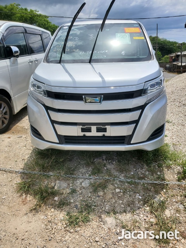 Toyota Noah 2,0L 2018