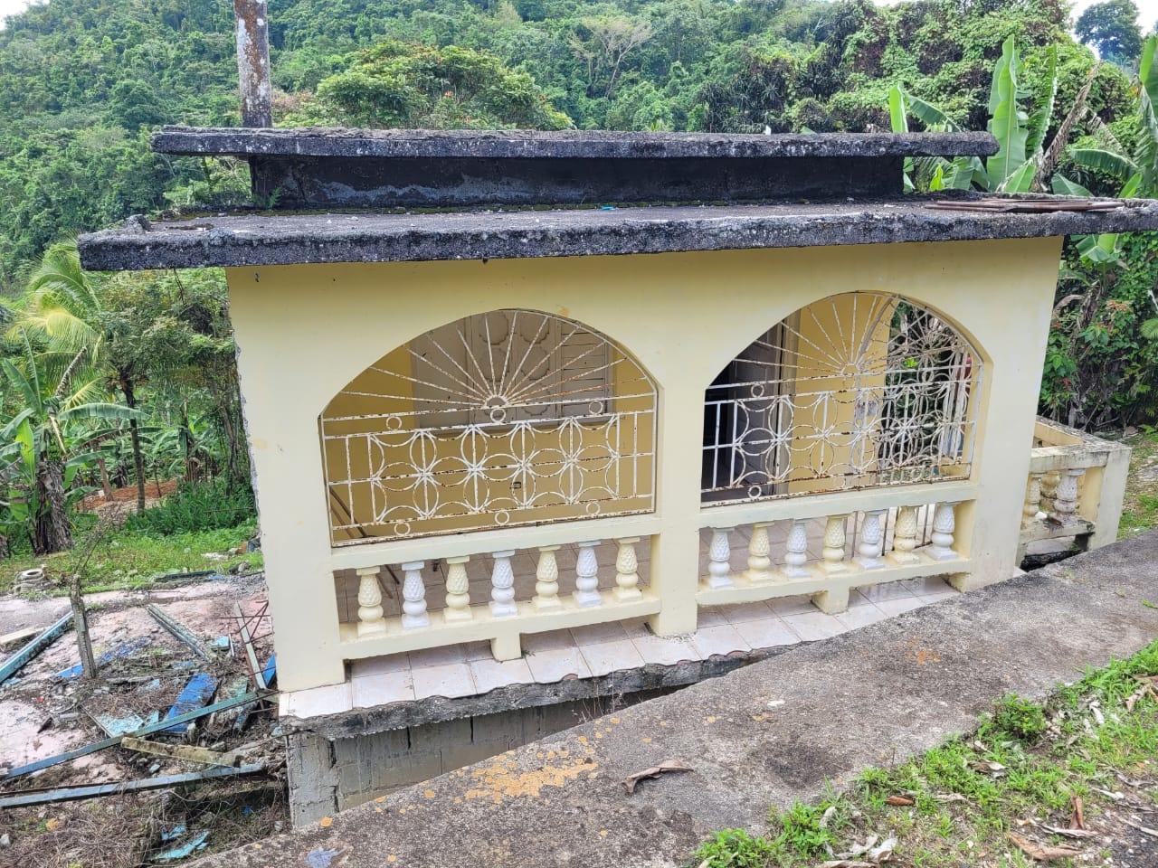 House for Sale   Maroon Town