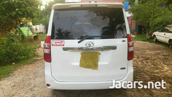 2010 Toyota Noah