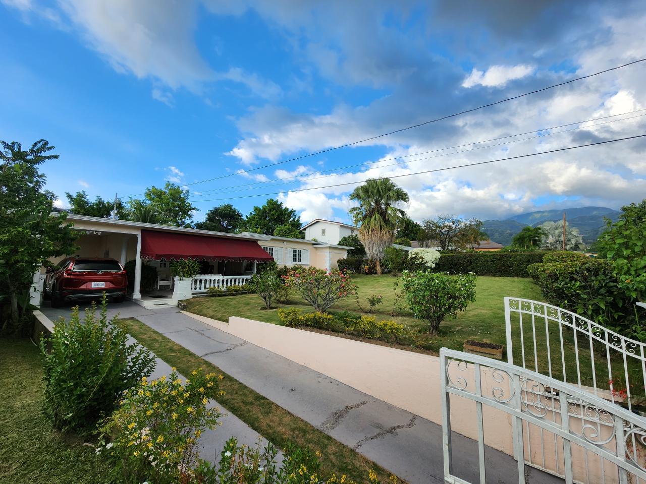 House for Sale   Kingston 8