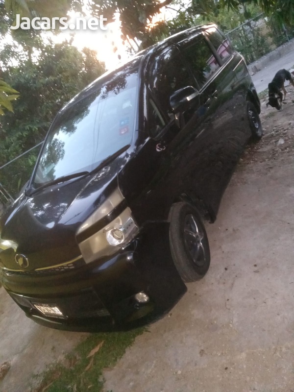 Toyota Voxy 2,0L 2011